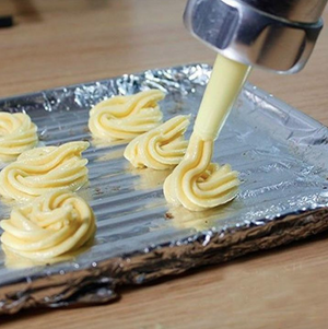 Cookie Press Biscuit Cutter Set (20 Molds & 4 Nozzles) - RAPBLUE